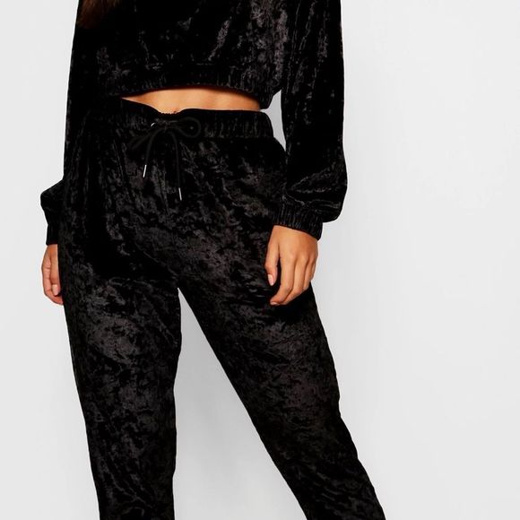 Boohoo Crushed Velvet Jogger Set - Picture 4 of 4